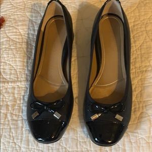 Vionic black Patton flat size 8